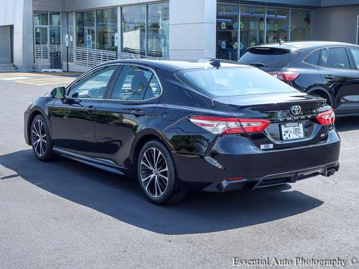 Midnight Black Metallic 2020 Toyota Camry SE