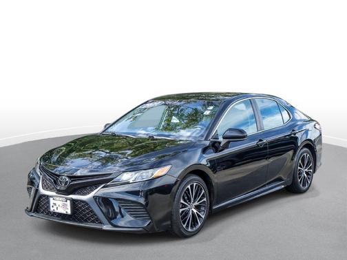 Midnight Black Metallic 2020 Toyota Camry SE
