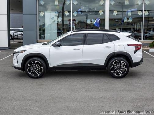 Summit White 2024 Chevrolet Trax FWD 2RS