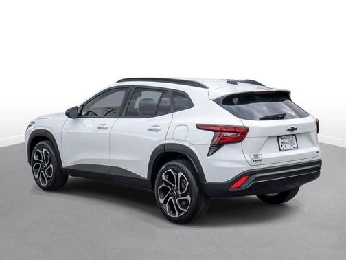 Summit White 2024 Chevrolet Trax FWD 2RS