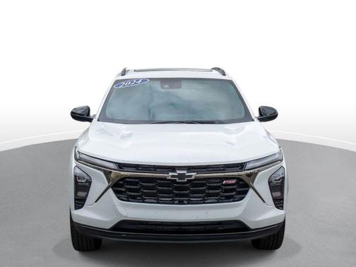 Summit White 2024 Chevrolet Trax FWD 2RS