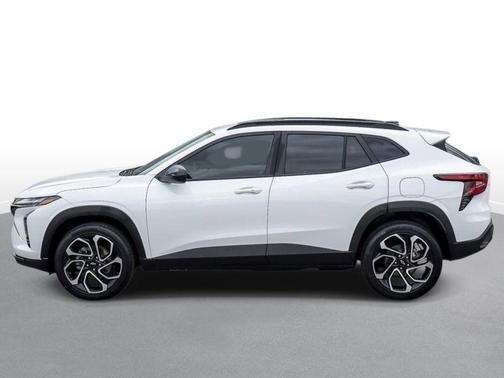 Summit White 2024 Chevrolet Trax FWD 2RS