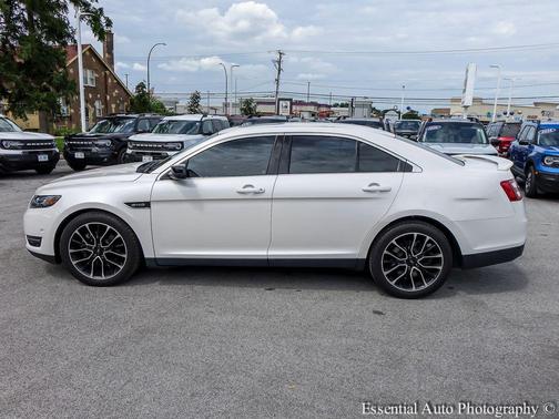 White Platinum Metallic Tri-Coat 2017 Ford Taurus SHO