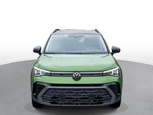 2025 Volkswagen Taos 1.5T SE Black