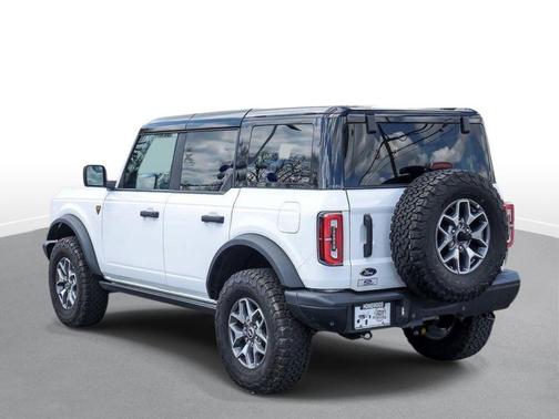 OXFORD WHITE 2025 Ford Bronco Badlands