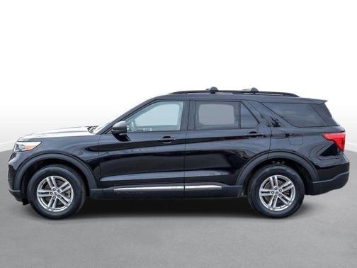 AGATE BLACK METALLIC 2022 Ford Explorer XLT