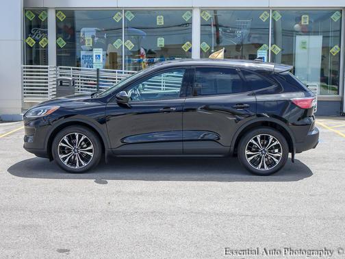 AGATE BLACK METALLIC 2022 Ford Escape SE