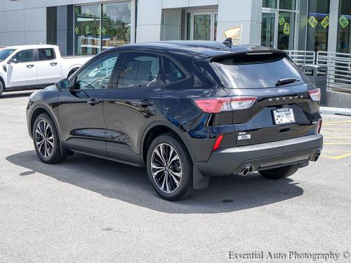 AGATE BLACK METALLIC 2022 Ford Escape SE