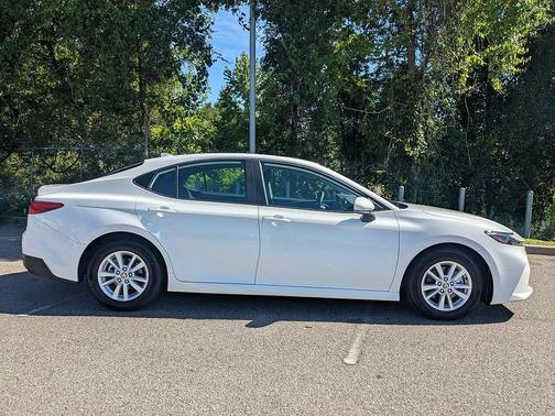 Ice Cap 2025 Toyota Camry LE