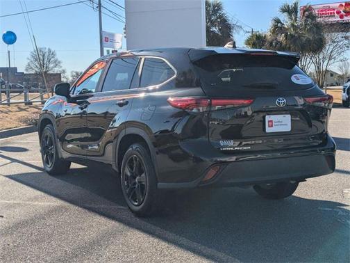 2023 Toyota Highlander LE