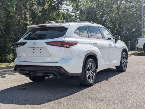 Wind Chill Pearl 2025 Toyota Highlander XLE