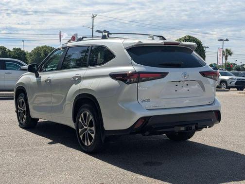 Wind Chill Pearl 2025 Toyota Highlander XLE