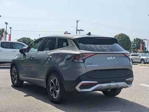 Everlasting Silver 2025 Kia Sportage LX
