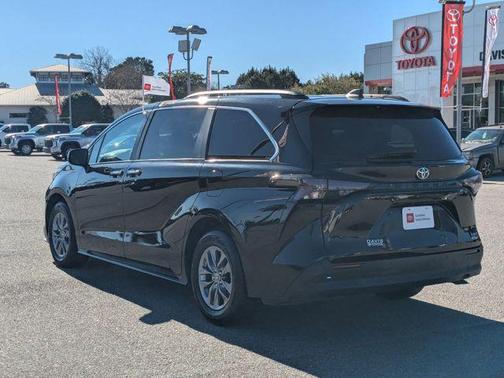 2024 Toyota Sienna XLE