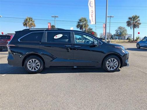 2024 Toyota Sienna XLE