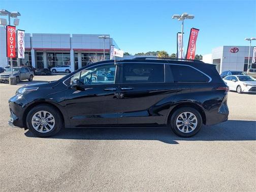 2024 Toyota Sienna XLE