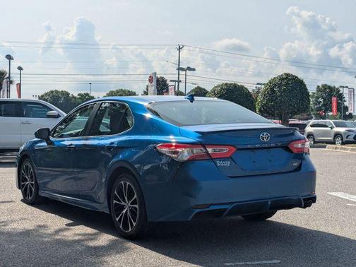 Blue Streak Metallic 2020 Toyota Camry SE