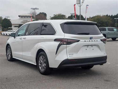 2025 Toyota Sienna XLE