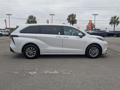 2025 Toyota Sienna XLE