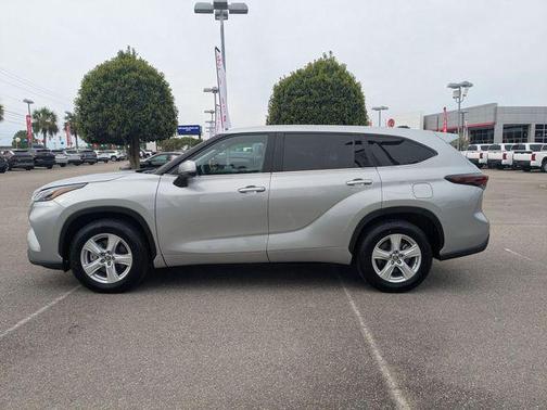 2025 Toyota Highlander LE