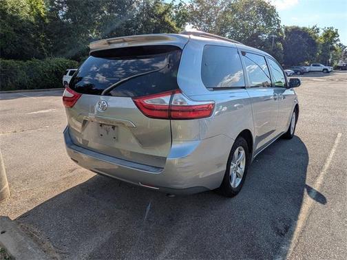 2017 Toyota Sienna LE