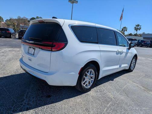 Bright White Clearcoat 2025 Chrysler Pacifica L
