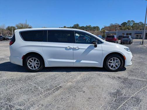 Bright White Clearcoat 2025 Chrysler Pacifica L