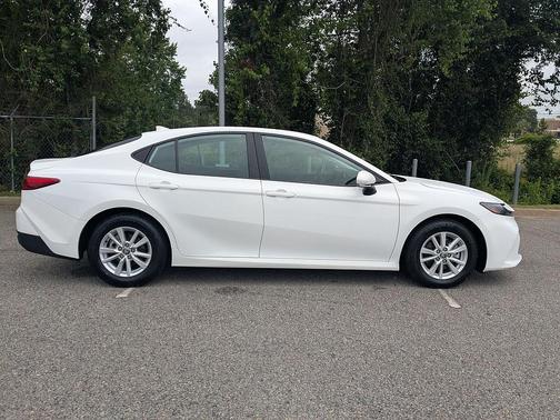 Ice Cap 2025 Toyota Camry LE