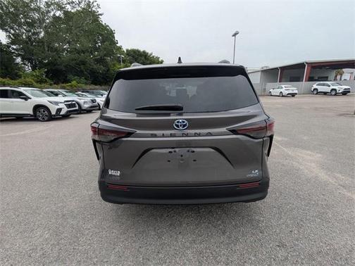 2024 Toyota Sienna LE