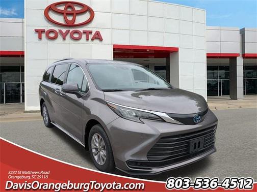 2024 Toyota Sienna LE