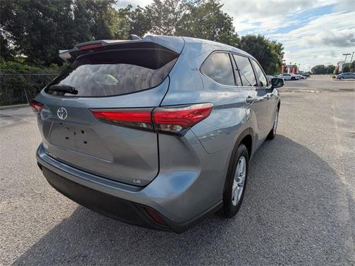 2023 Toyota Highlander LE