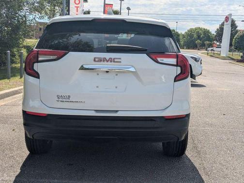 Summit White 2024 GMC Terrain SLE