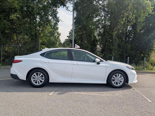Ice Cap 2025 Toyota Camry LE