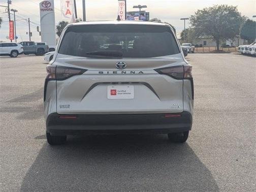 2024 Toyota Sienna XLE