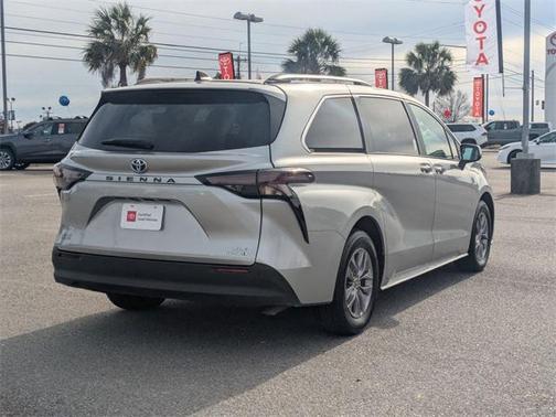2024 Toyota Sienna XLE