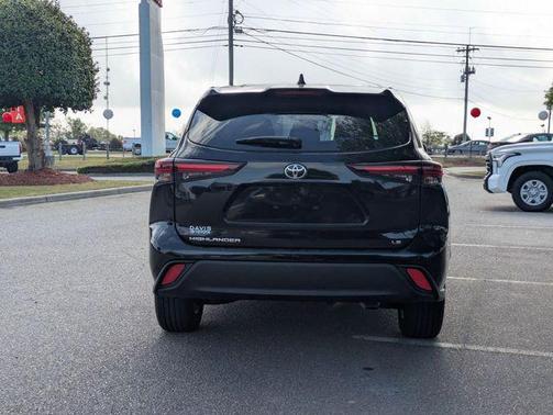 Midnight Black 2025 Toyota Highlander LE