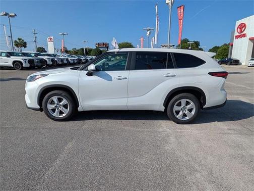 2023 Toyota Highlander LE