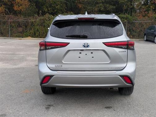 2023 Toyota Highlander Hybrid Platinum