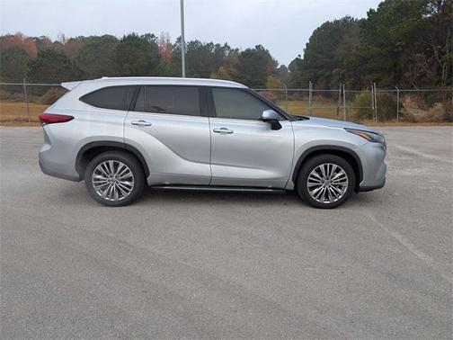 2023 Toyota Highlander Hybrid Platinum