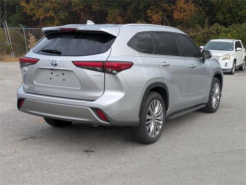 2023 Toyota Highlander Hybrid Platinum