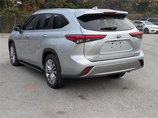 2023 Toyota Highlander Hybrid Platinum