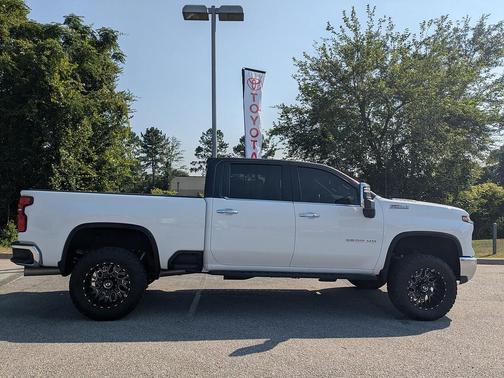 Summit White 2024 Chevrolet Silverado 2500 LTZ