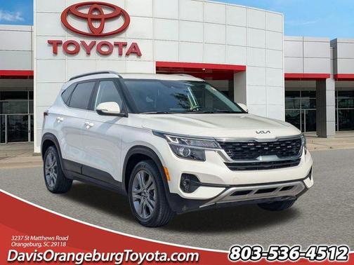 Snow White Pearl 2023 Kia Seltos S