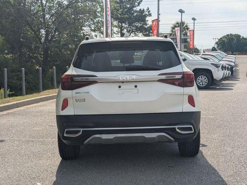 Snow White Pearl 2023 Kia Seltos S