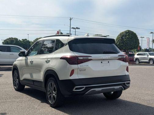 Snow White Pearl 2023 Kia Seltos S
