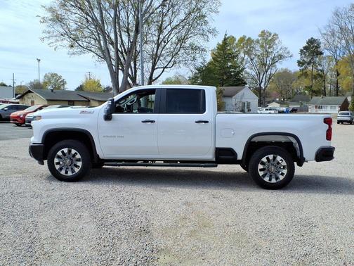 Summit White 2026 Chevrolet Silverado 2500 Custom
