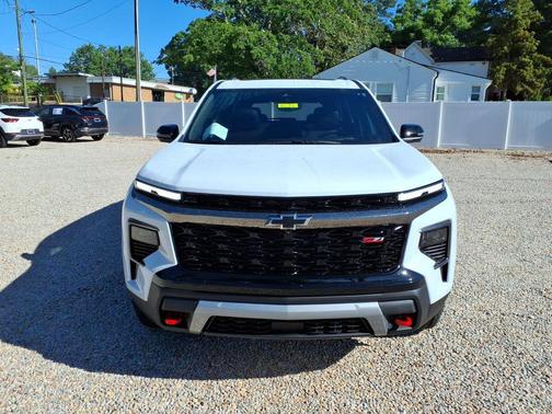Polar White Tricoat 2026 Chevrolet Traverse AWD Z71