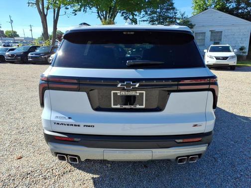 Polar White Tricoat 2026 Chevrolet Traverse AWD Z71