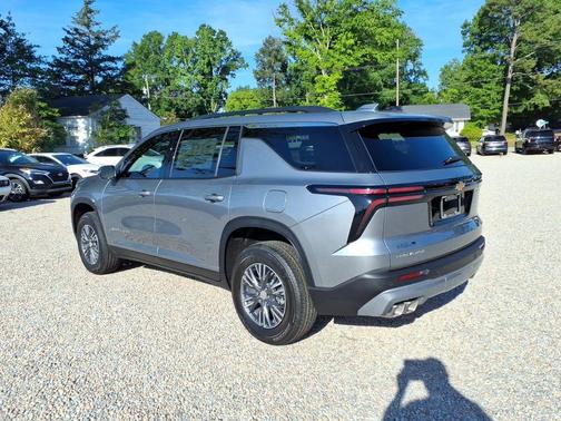 Sterling Gray Metallic 2026 Chevrolet Traverse LT