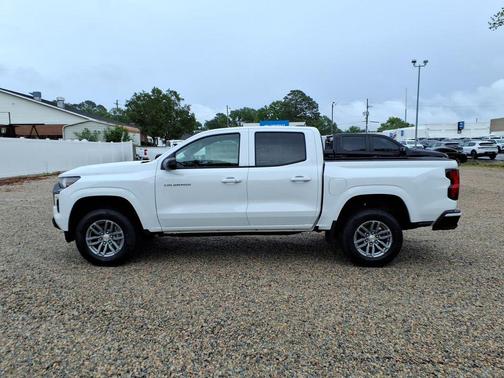 Summit White 2026 Chevrolet Colorado LT